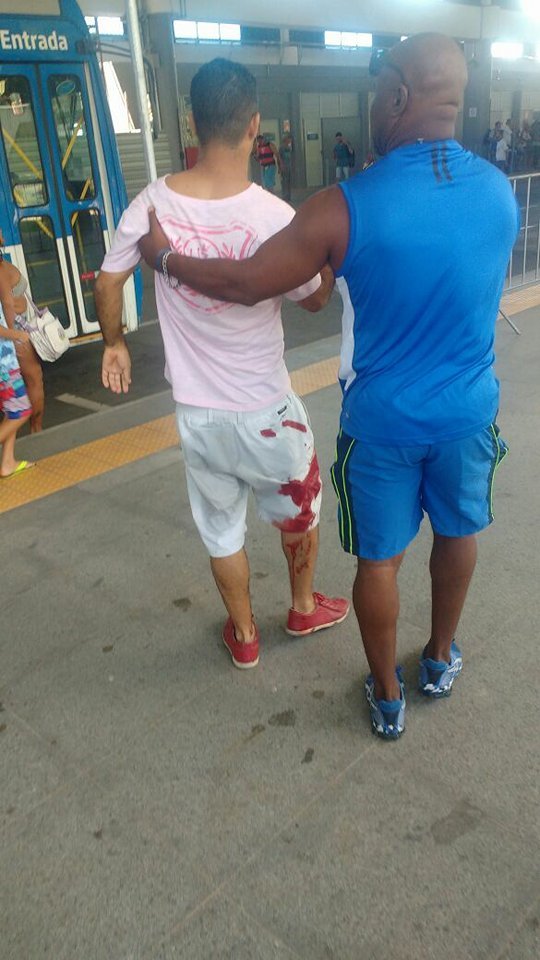 Dois morrem e dois sA?o esfaqueados em ataque na EstaA�A?o Mussurunga