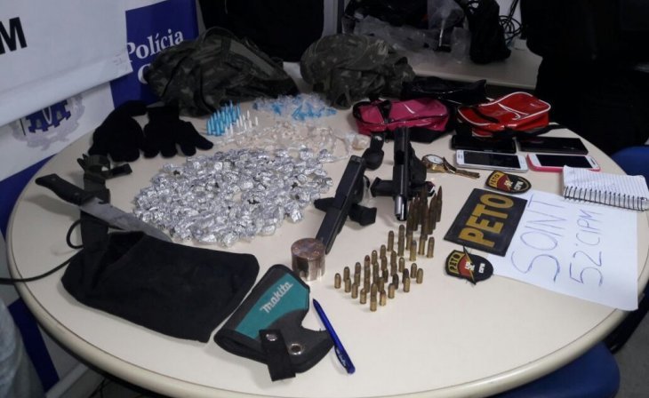 Material apreendido com os criminosos (Foto: DivulgaA�A?o/SSP)